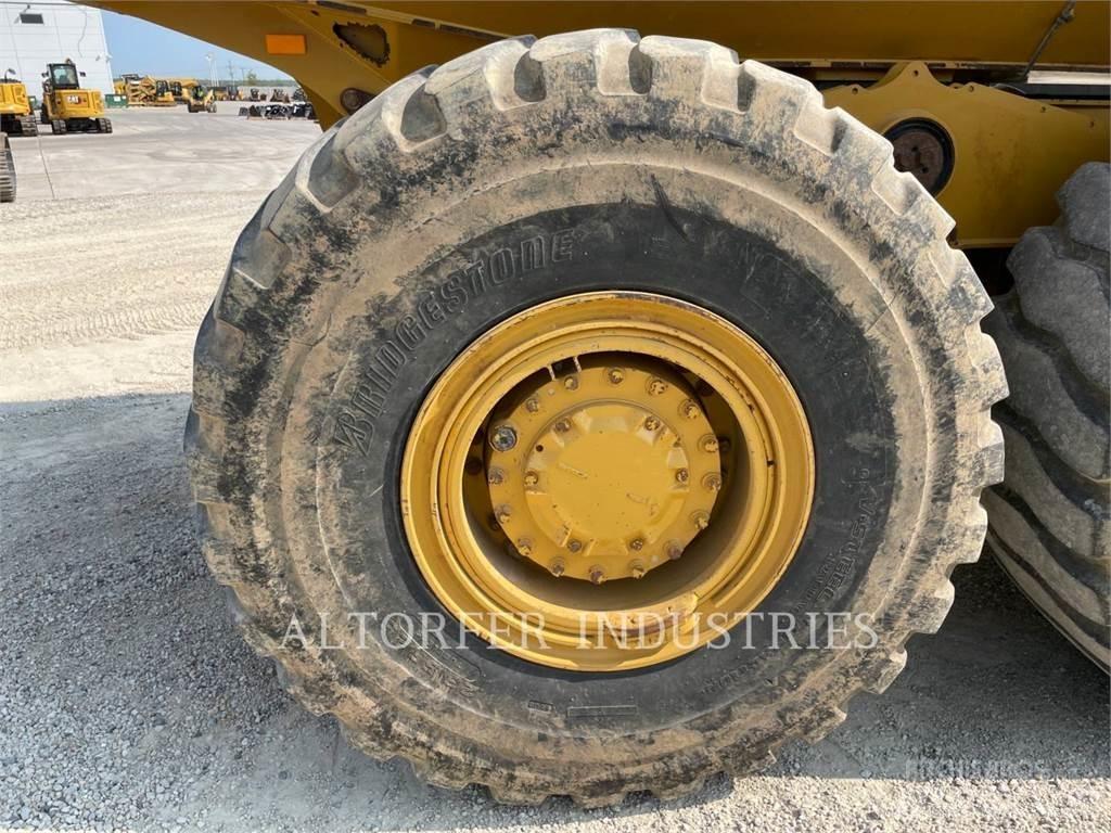 CAT 725C2 アーティキュレート式ダンプトラック