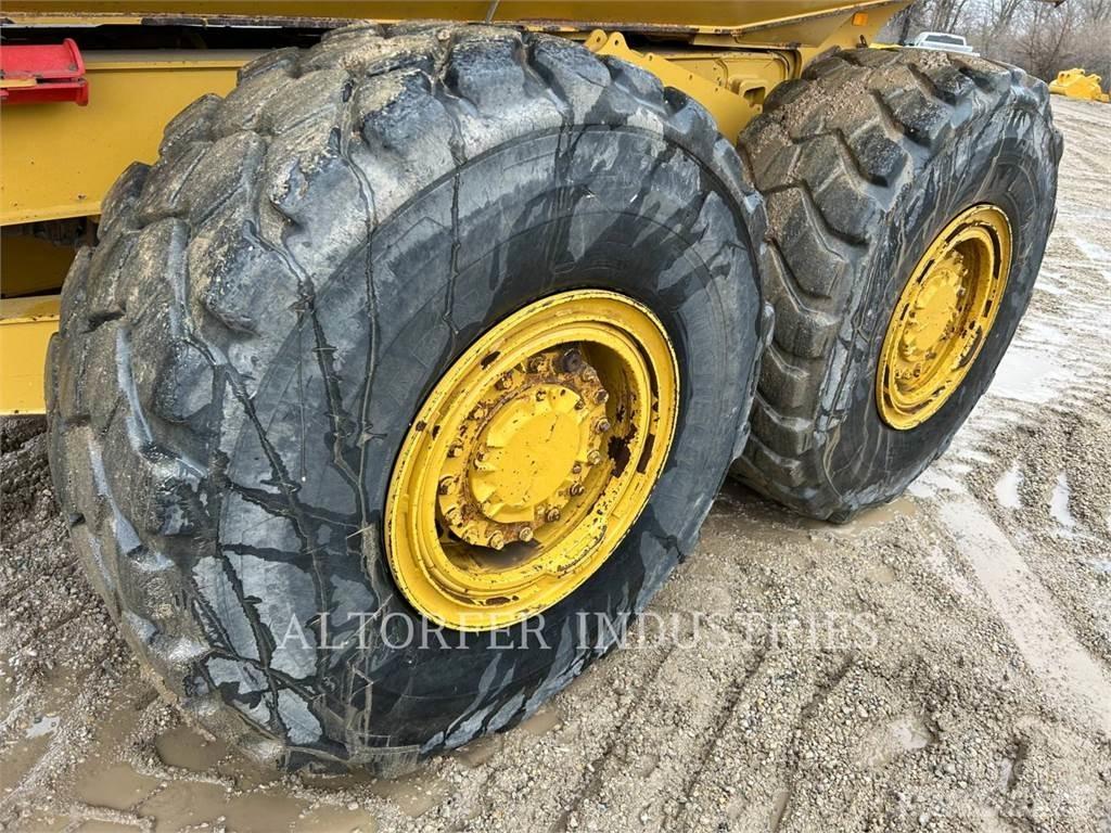 CAT 725C2 アーティキュレート式ダンプトラック