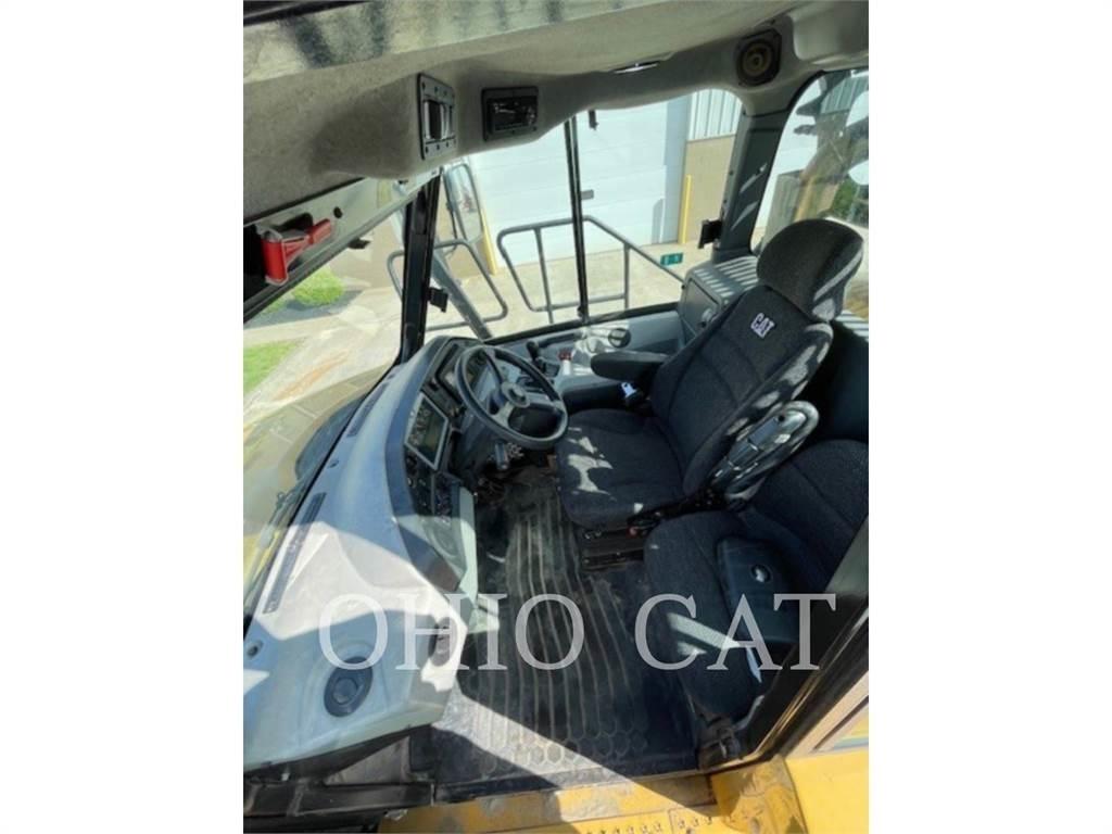 CAT 725C2 アーティキュレート式ダンプトラック