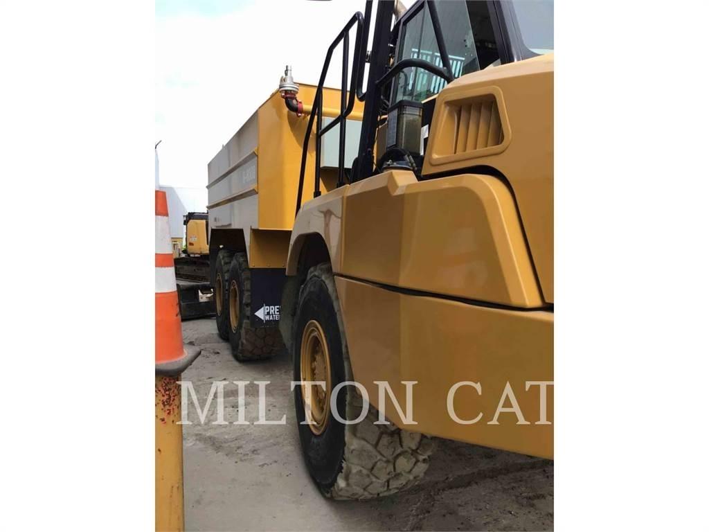 CAT 725C2 アーティキュレート式ダンプトラック