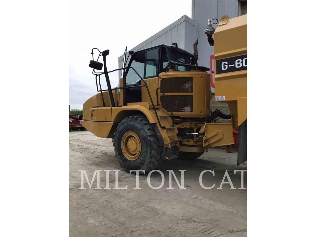 CAT 725C2 アーティキュレート式ダンプトラック