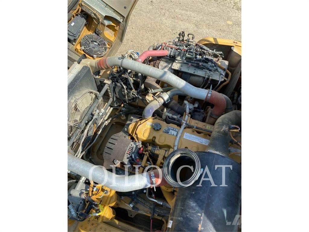 CAT 725C2 アーティキュレート式ダンプトラック