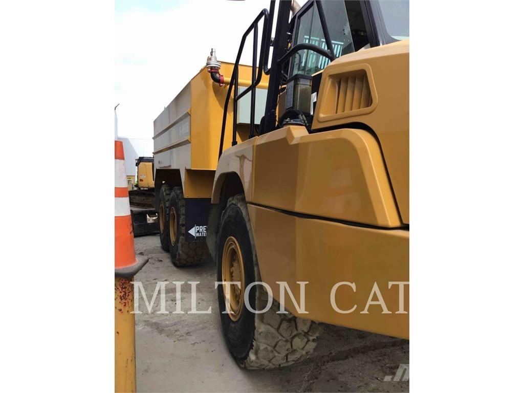 CAT 725C2 アーティキュレート式ダンプトラック