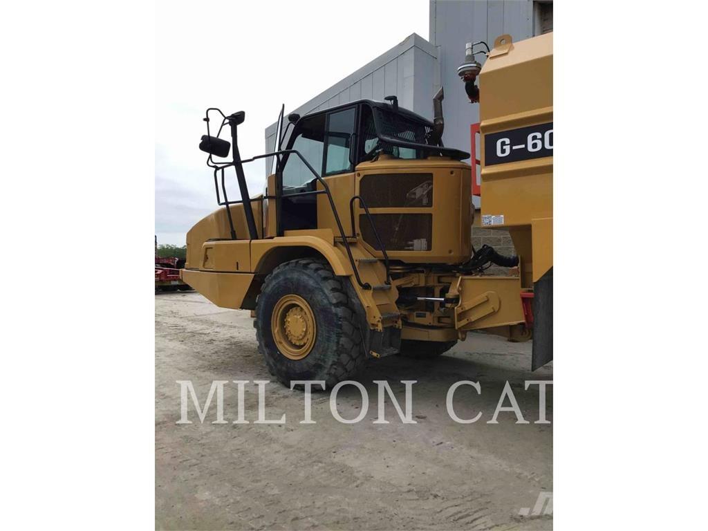 CAT 725C2 アーティキュレート式ダンプトラック