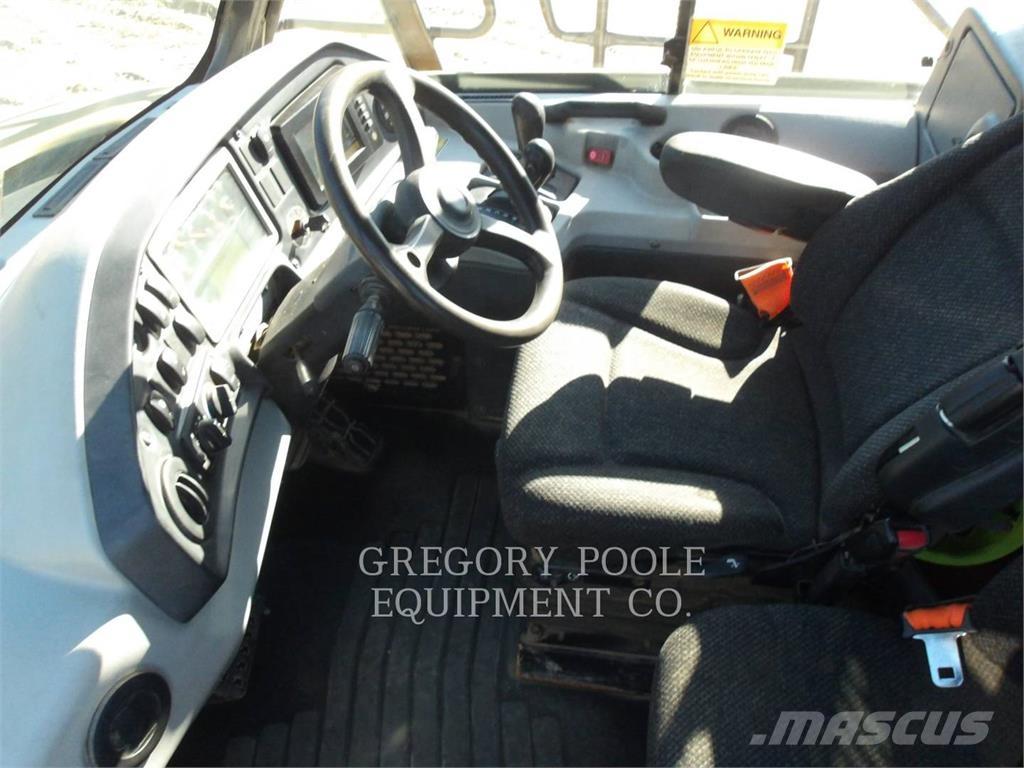 CAT 725C2 アーティキュレート式ダンプトラック