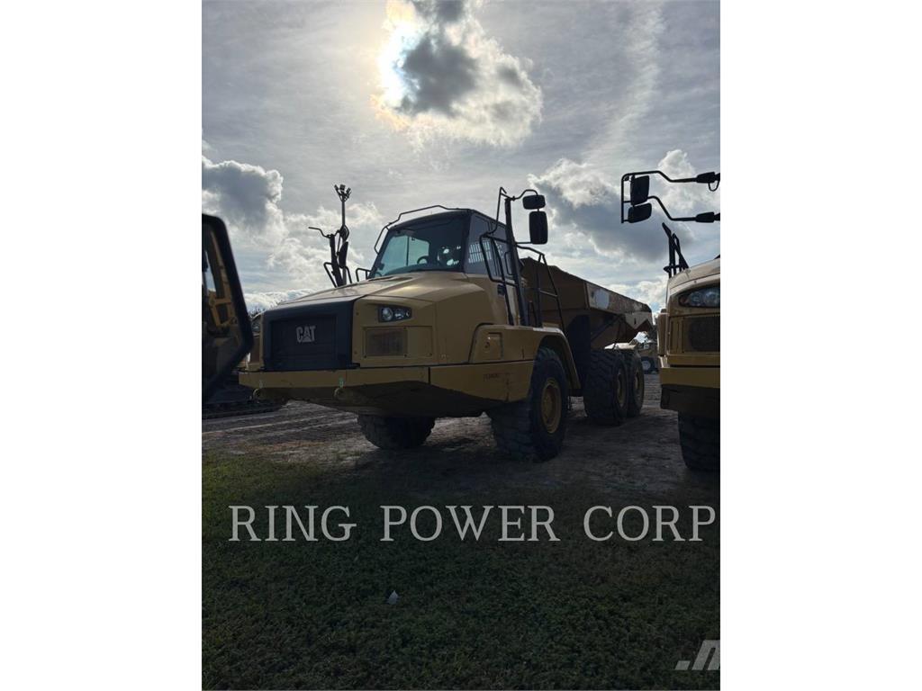 CAT 725C2TG アーティキュレート式ダンプトラック