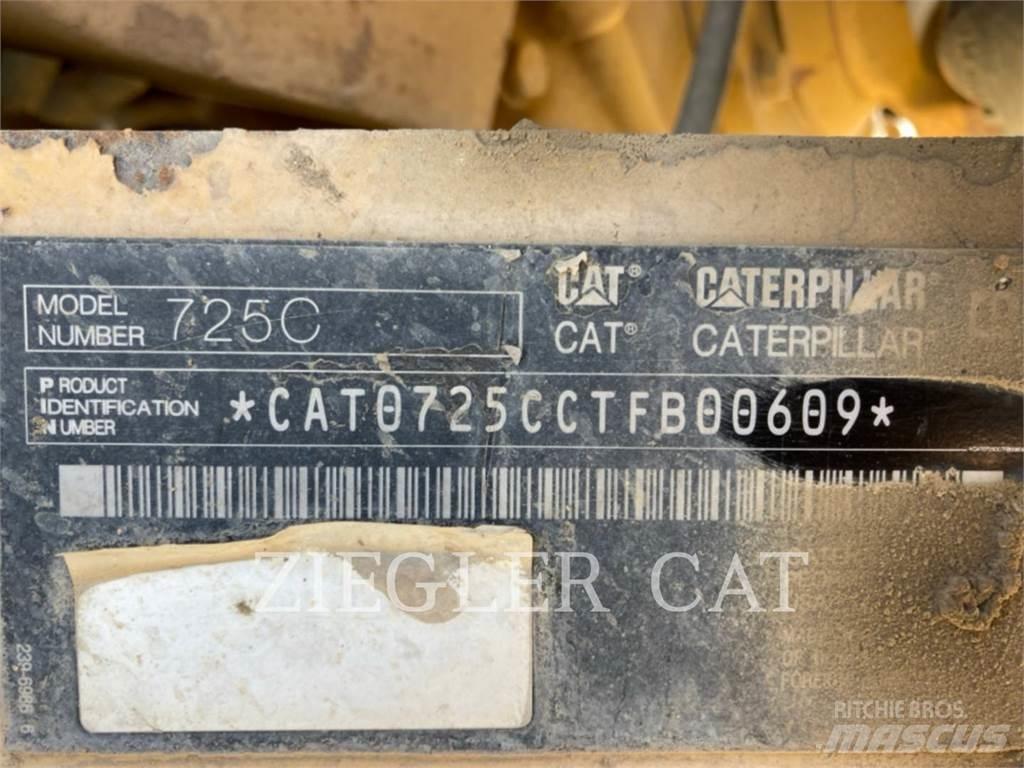 CAT 725CWT タンカートラック