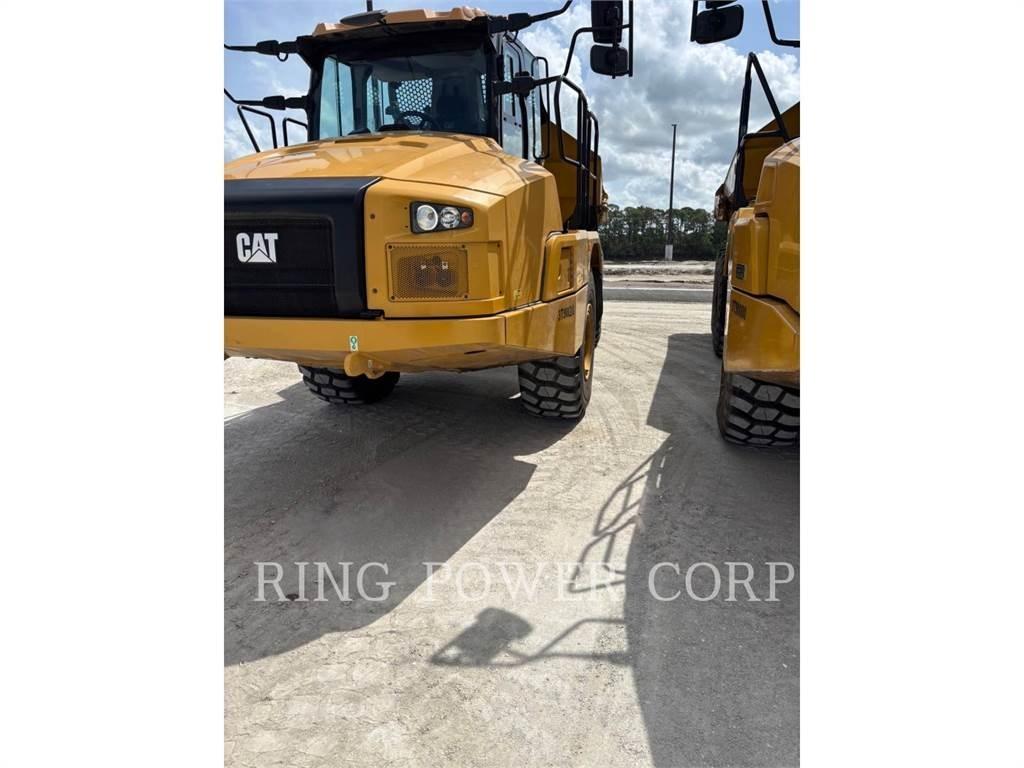 CAT 725TG アーティキュレート式ダンプトラック