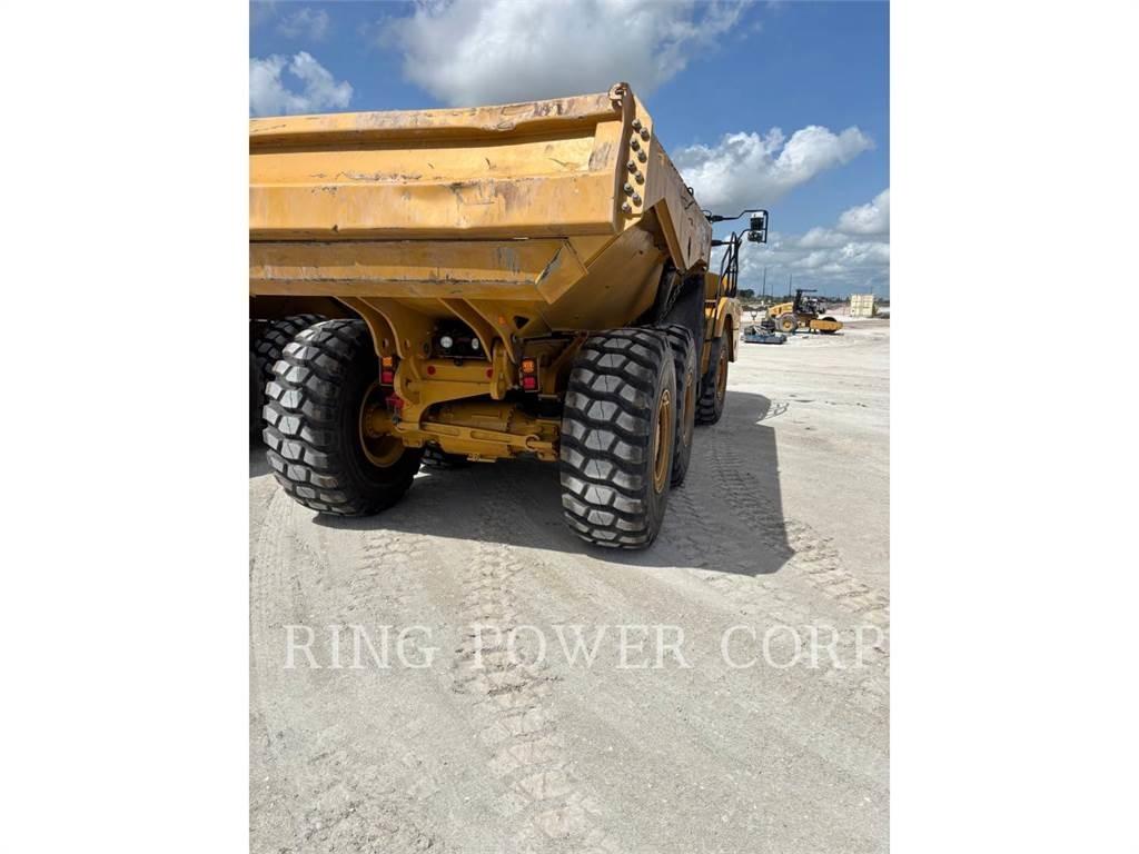CAT 725TG アーティキュレート式ダンプトラック