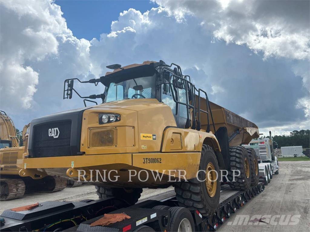 CAT 725TG アーティキュレート式ダンプトラック