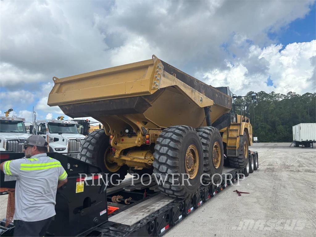 CAT 725TG アーティキュレート式ダンプトラック