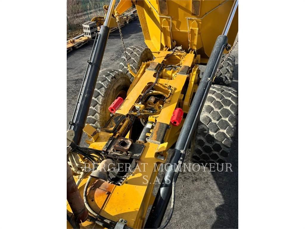 CAT 730 アーティキュレート式ダンプトラック