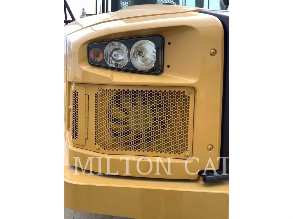 CAT 730 アーティキュレート式ダンプトラック