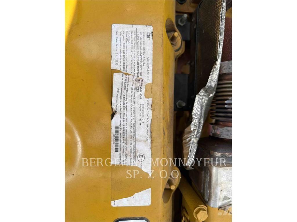 CAT 730 アーティキュレート式ダンプトラック