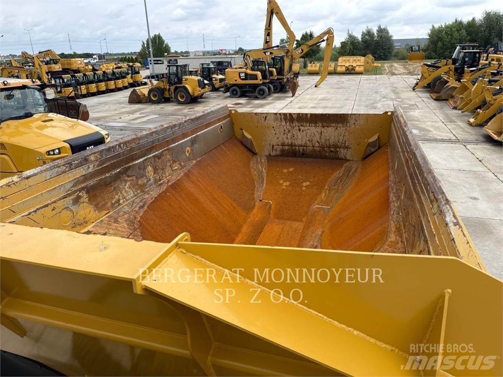 CAT 730 アーティキュレート式ダンプトラック