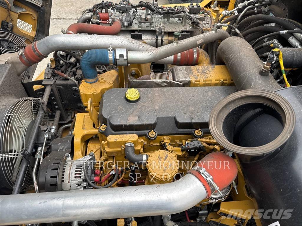 CAT 730 アーティキュレート式ダンプトラック