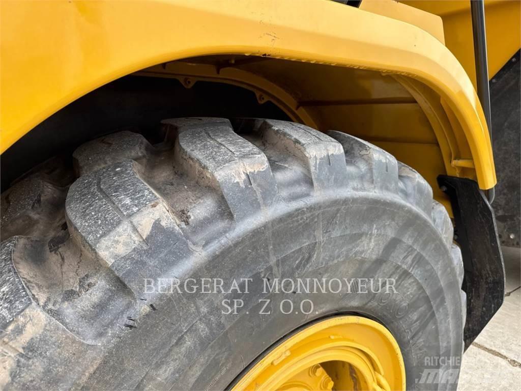 CAT 730 アーティキュレート式ダンプトラック