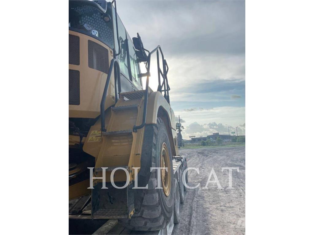 CAT 730 アーティキュレート式ダンプトラック