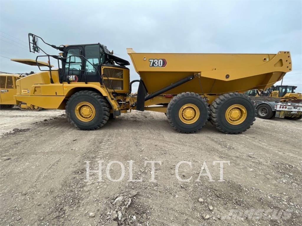 CAT 730 アーティキュレート式ダンプトラック