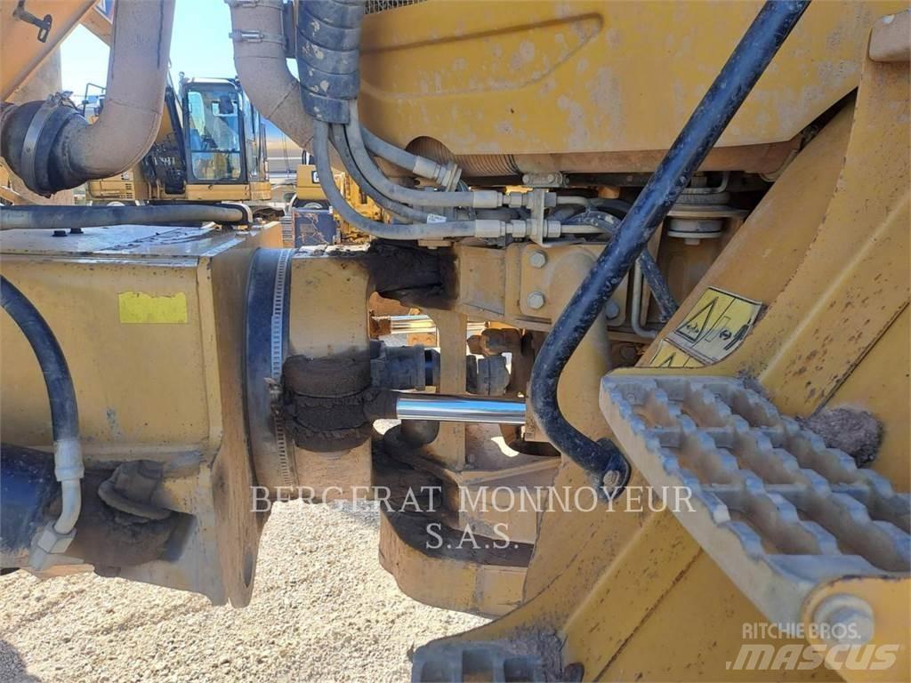 CAT 730 アーティキュレート式ダンプトラック