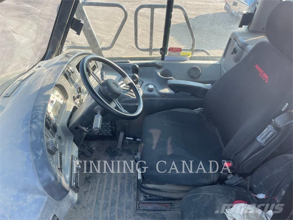 CAT 730 アーティキュレート式ダンプトラック