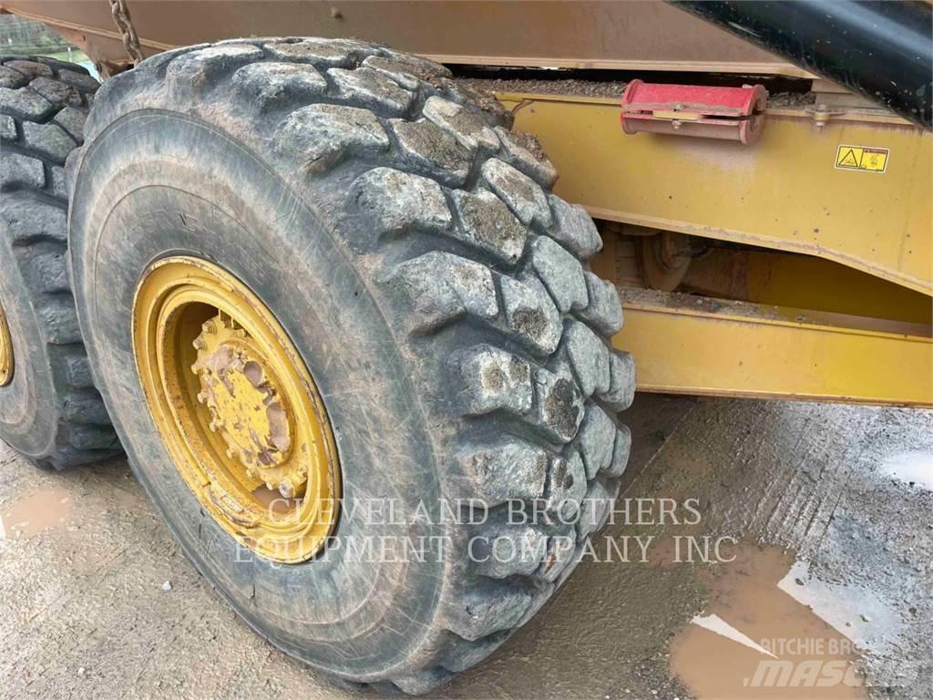 CAT 730-04 アーティキュレート式ダンプトラック