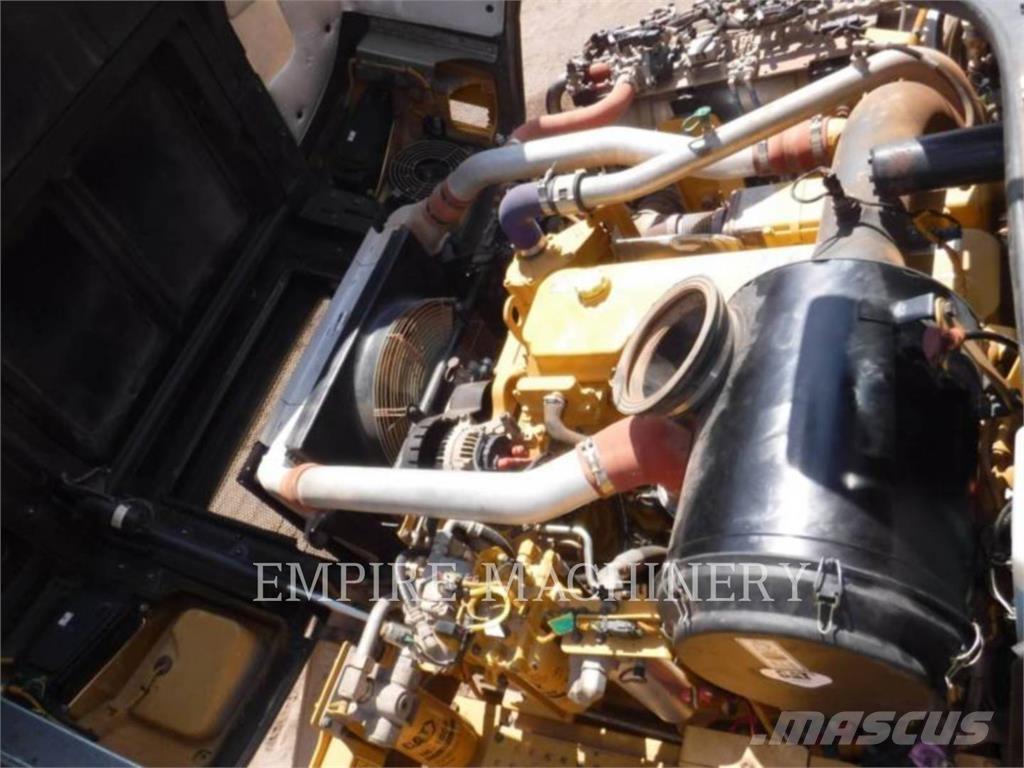 CAT 730 TG アーティキュレート式ダンプトラック