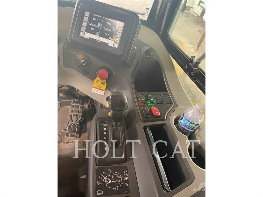 CAT 73004 アーティキュレート式ダンプトラック