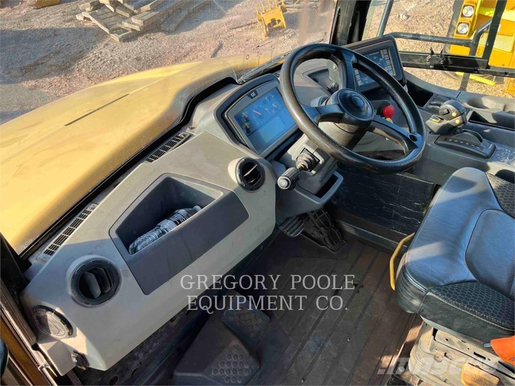 CAT 73004 アーティキュレート式ダンプトラック