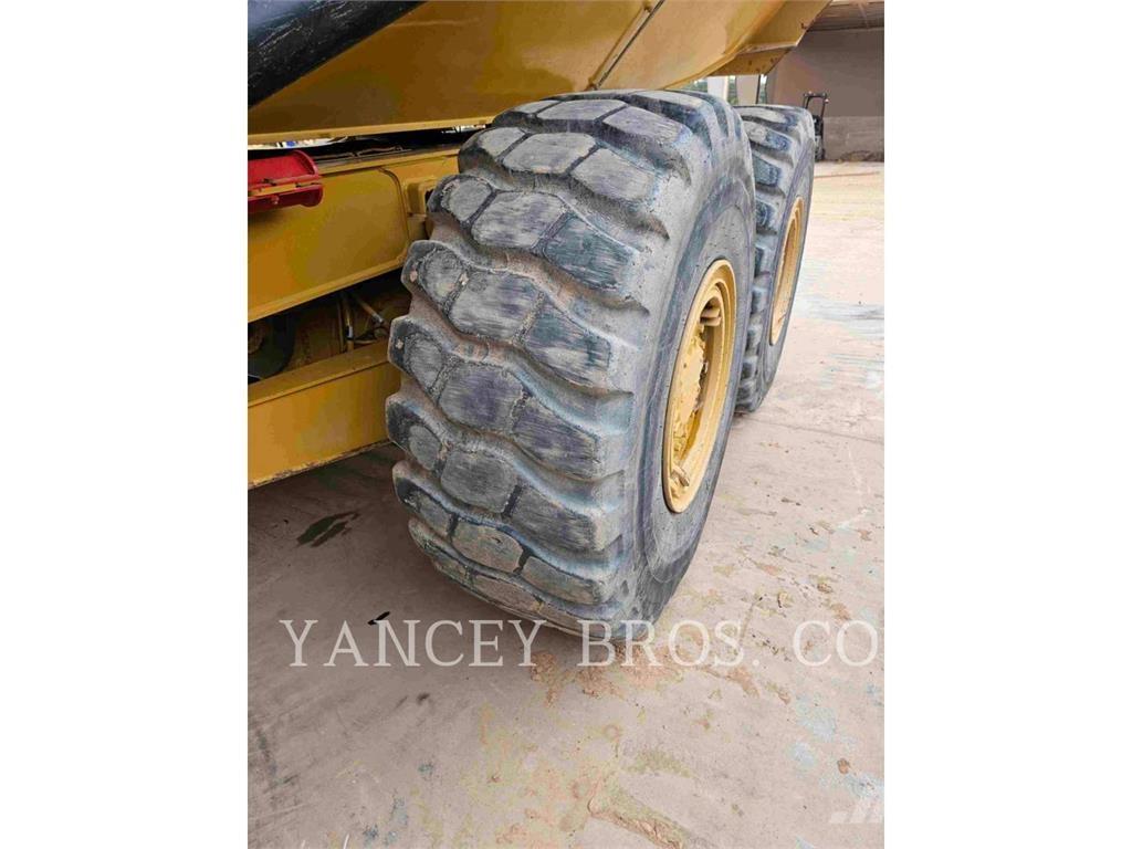 CAT 73004 アーティキュレート式ダンプトラック