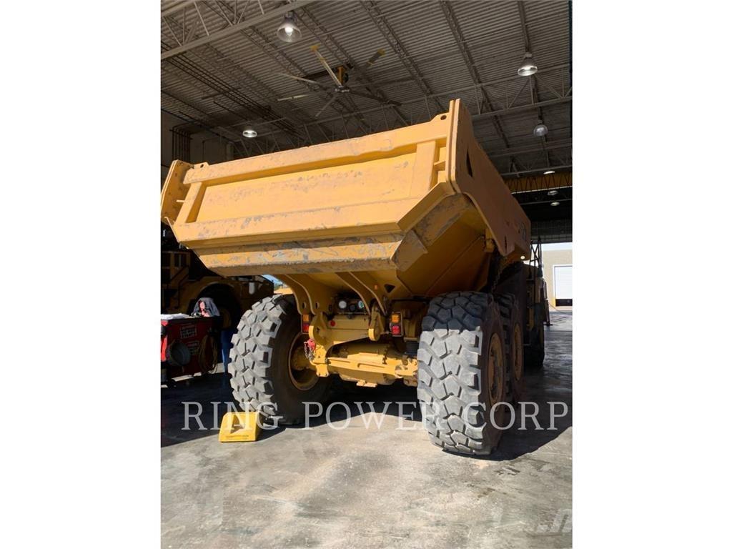 CAT 730TG アーティキュレート式ダンプトラック