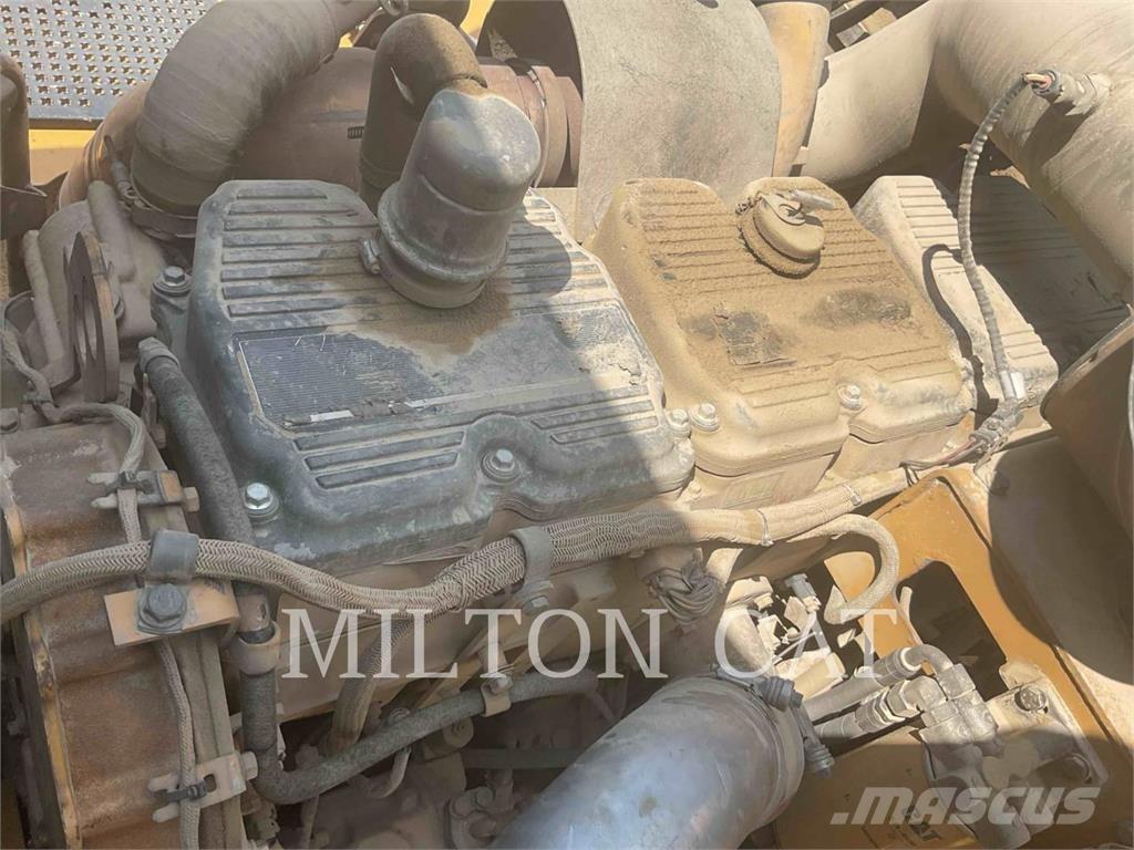 CAT 735 アーティキュレート式ダンプトラック