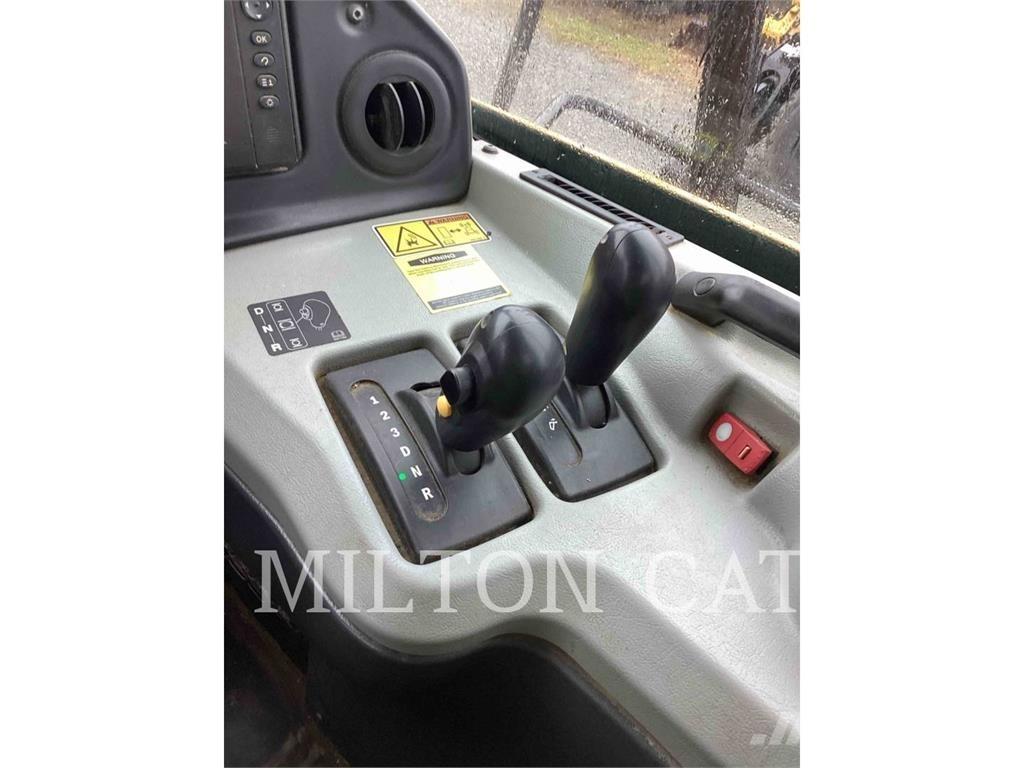 CAT 735C アーティキュレート式ダンプトラック