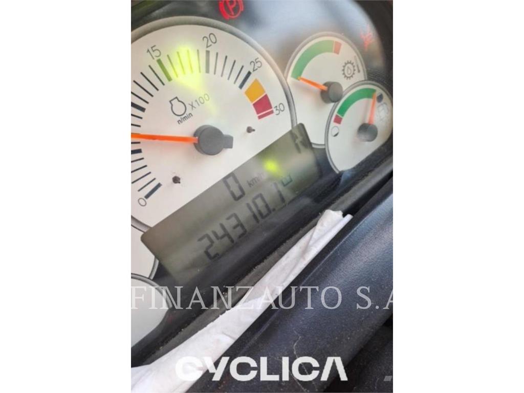 CAT 740 アーティキュレート式ダンプトラック