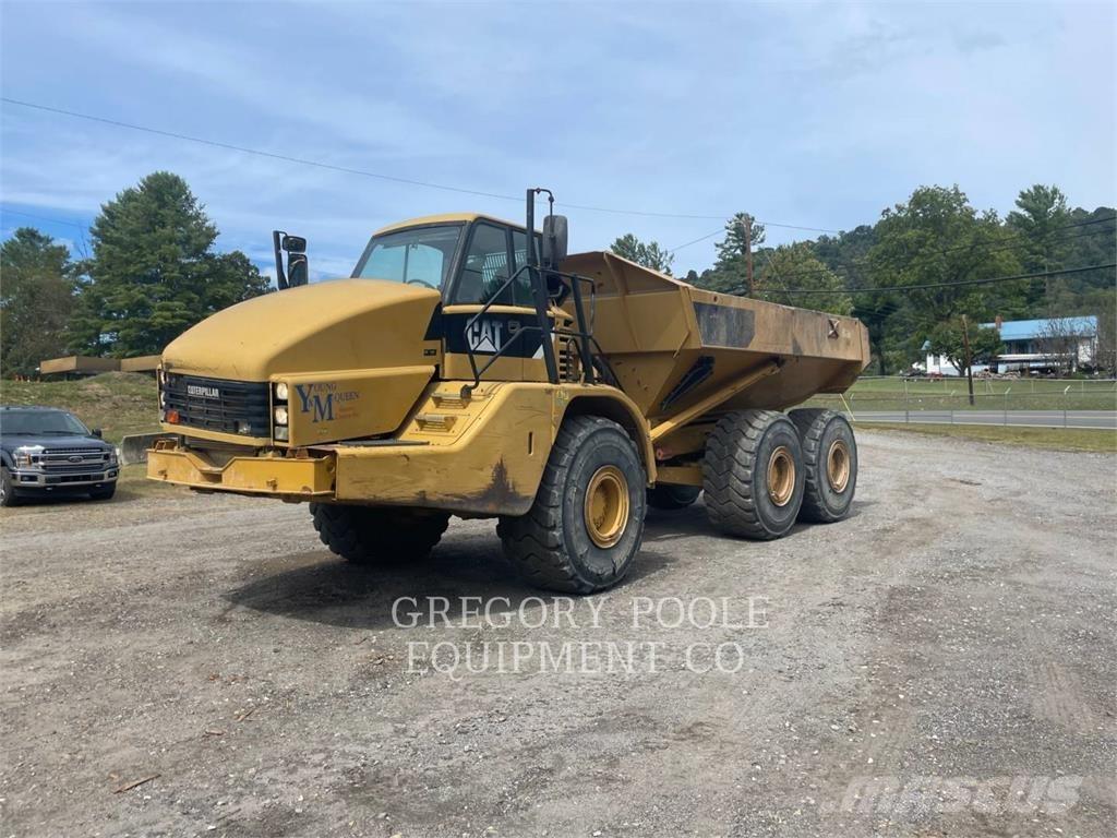 CAT 740 アーティキュレート式ダンプトラック