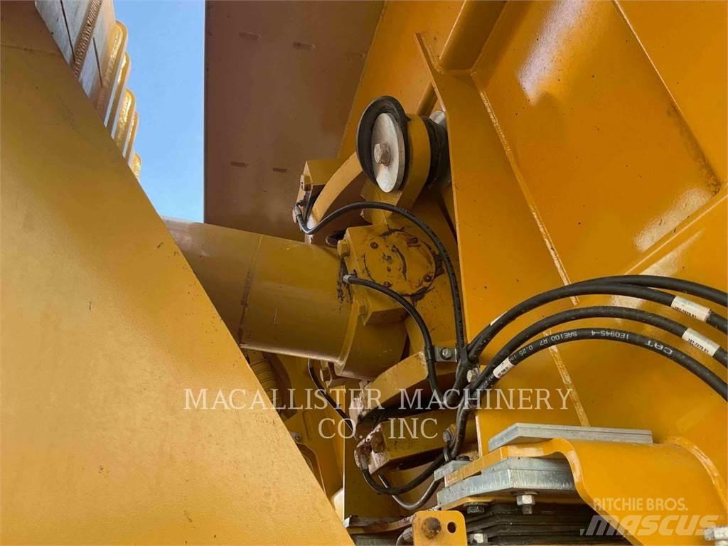 CAT 740 EJECTOR アーティキュレート式ダンプトラック