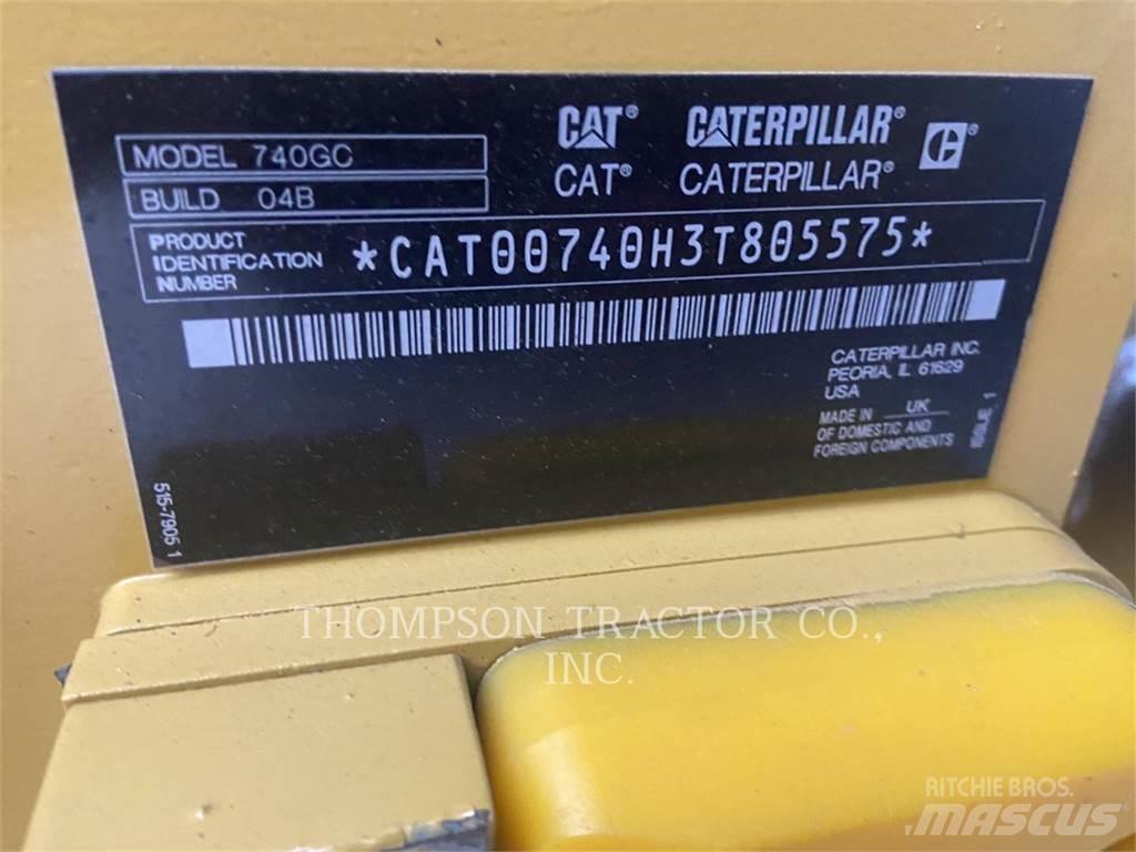 CAT 740 GC アーティキュレート式ダンプトラック