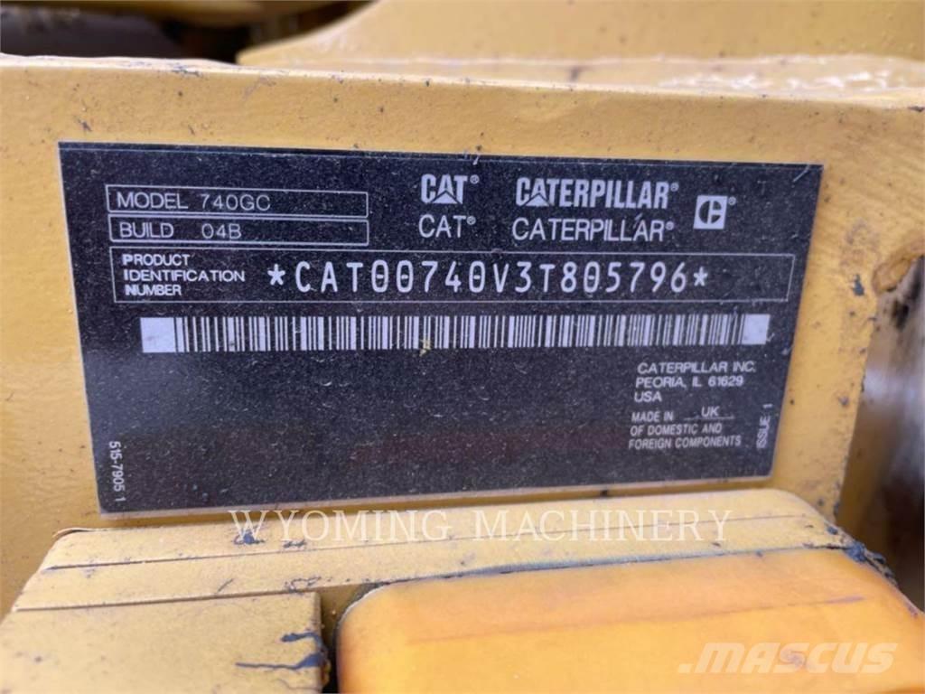 CAT 740 GC アーティキュレート式ダンプトラック