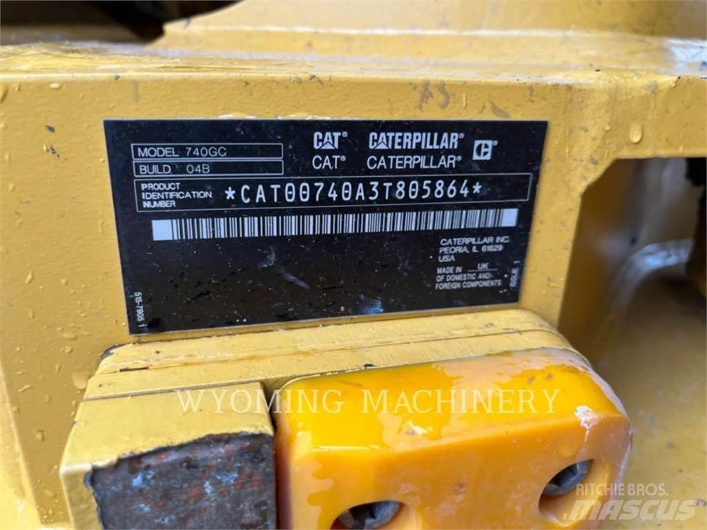 CAT 740 GC アーティキュレート式ダンプトラック