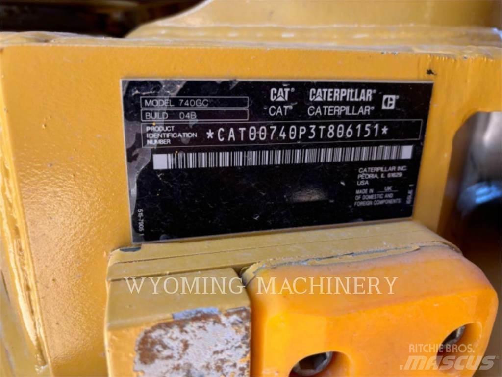 CAT 740 GC アーティキュレート式ダンプトラック
