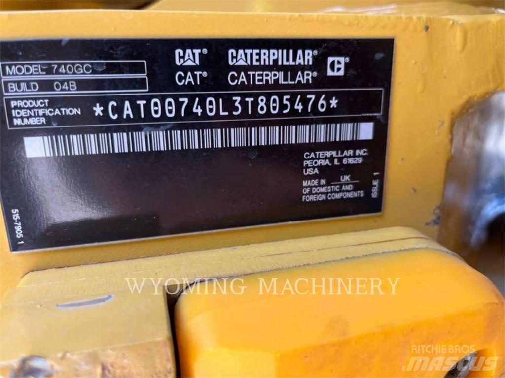 CAT 740 GC アーティキュレート式ダンプトラック