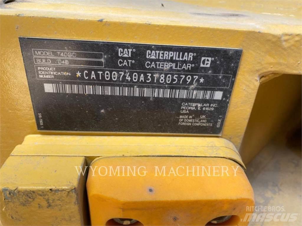 CAT 740 GC アーティキュレート式ダンプトラック