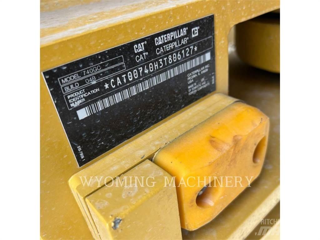 CAT 740 GC アーティキュレート式ダンプトラック