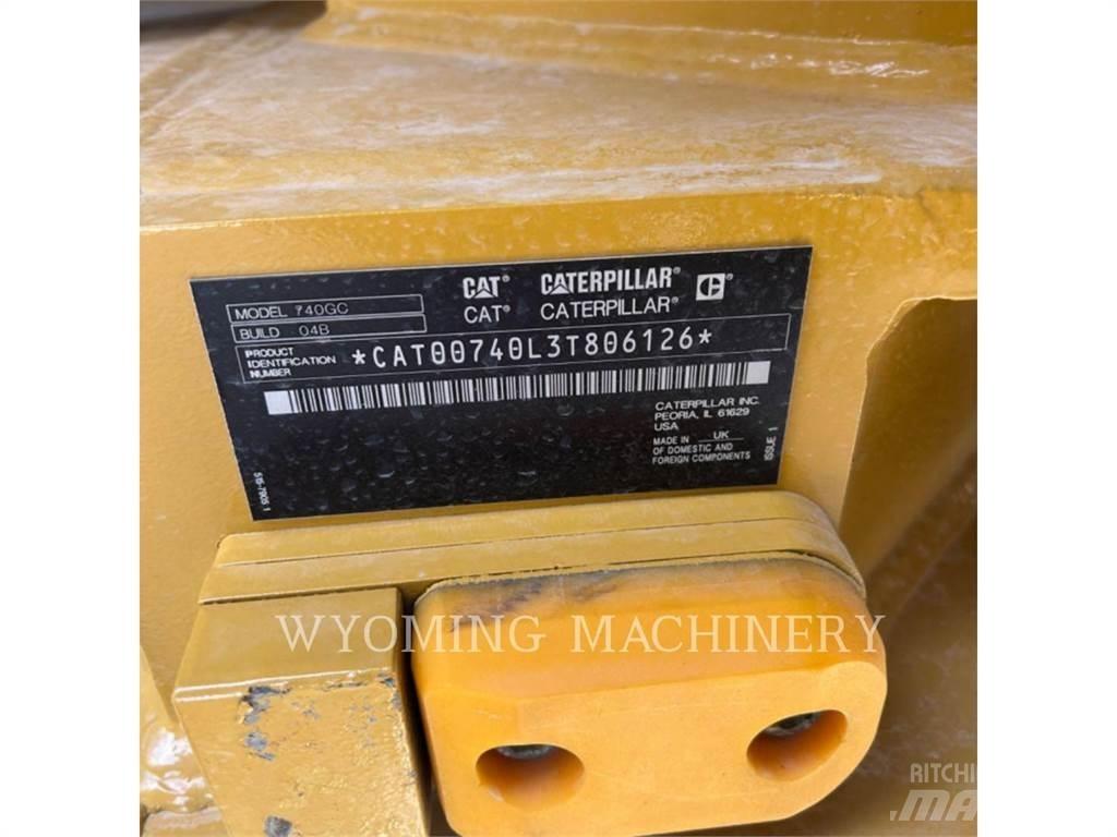 CAT 740 GC アーティキュレート式ダンプトラック