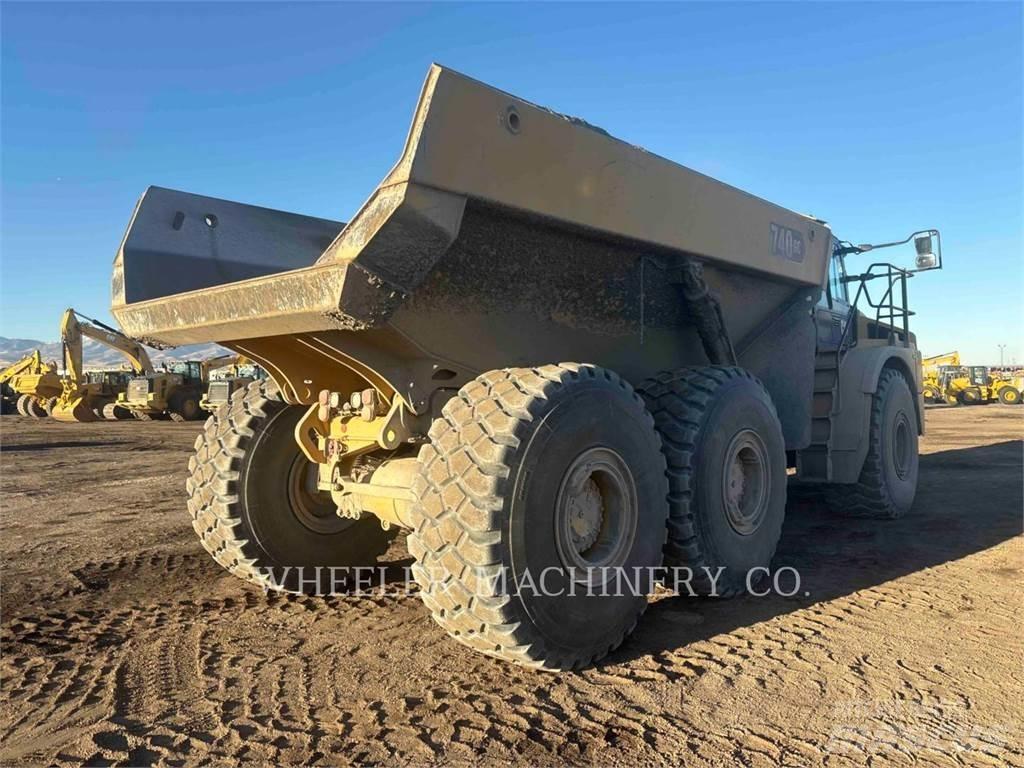 CAT 740 GC アーティキュレート式ダンプトラック