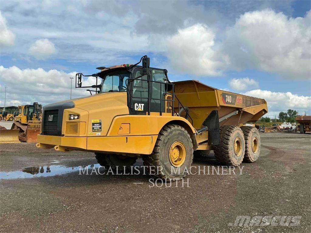 CAT 740 GC アーティキュレート式ダンプトラック