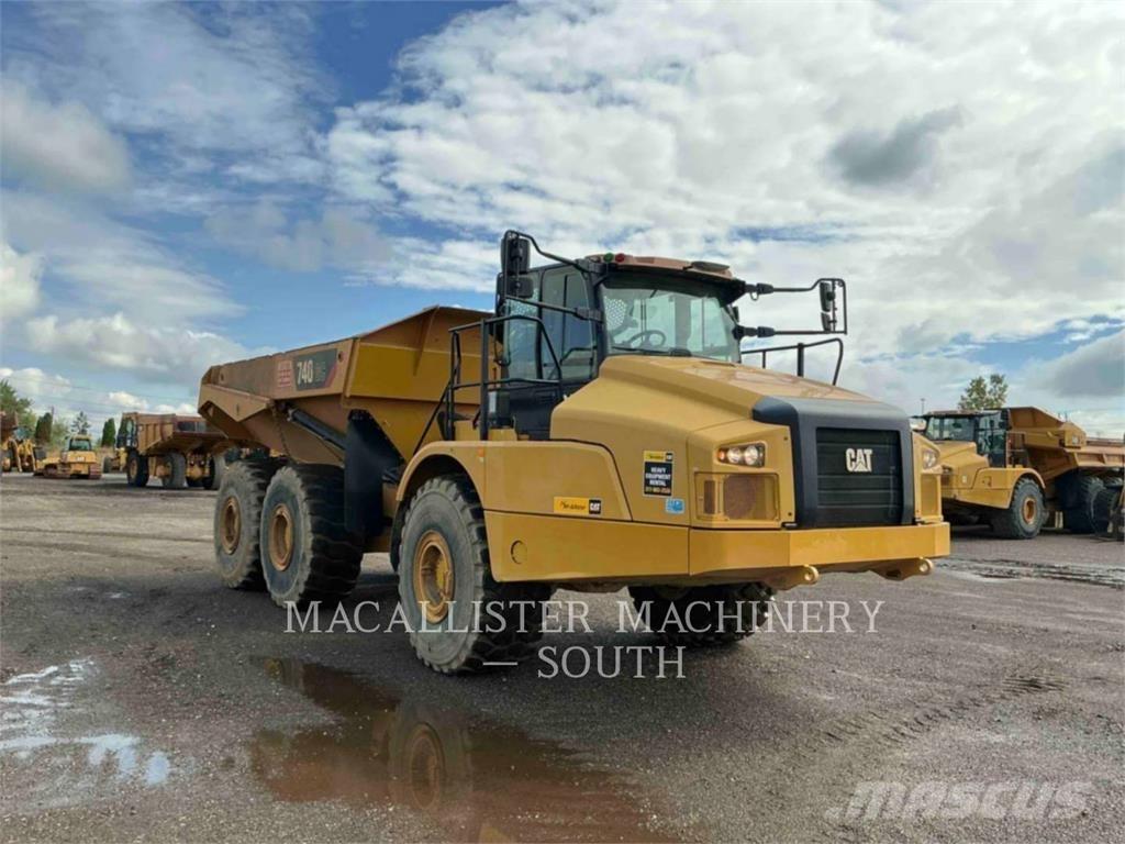 CAT 740 GC アーティキュレート式ダンプトラック