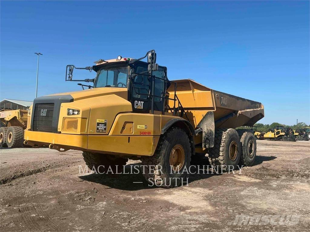 CAT 740 GC アーティキュレート式ダンプトラック