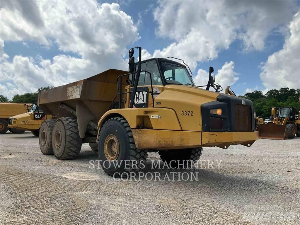 CAT 740B アーティキュレート式ダンプトラック