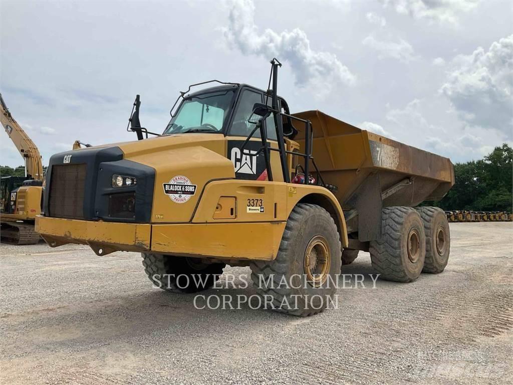 CAT 740B アーティキュレート式ダンプトラック